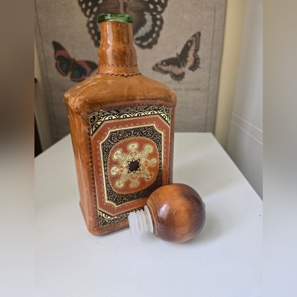 Vintahe Leather Wrapped Decanter - Picture 9 of 9